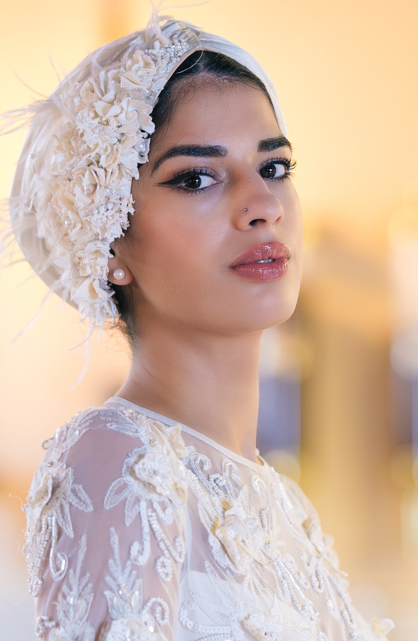 Le Perlé – Turban Mariée avec Broderie Perlée 100% Fait Main