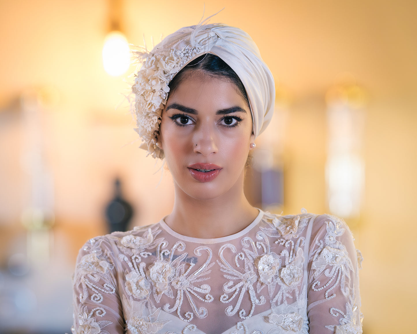 Le Perlé – Turban Mariée avec Broderie Perlée 100% Fait Main