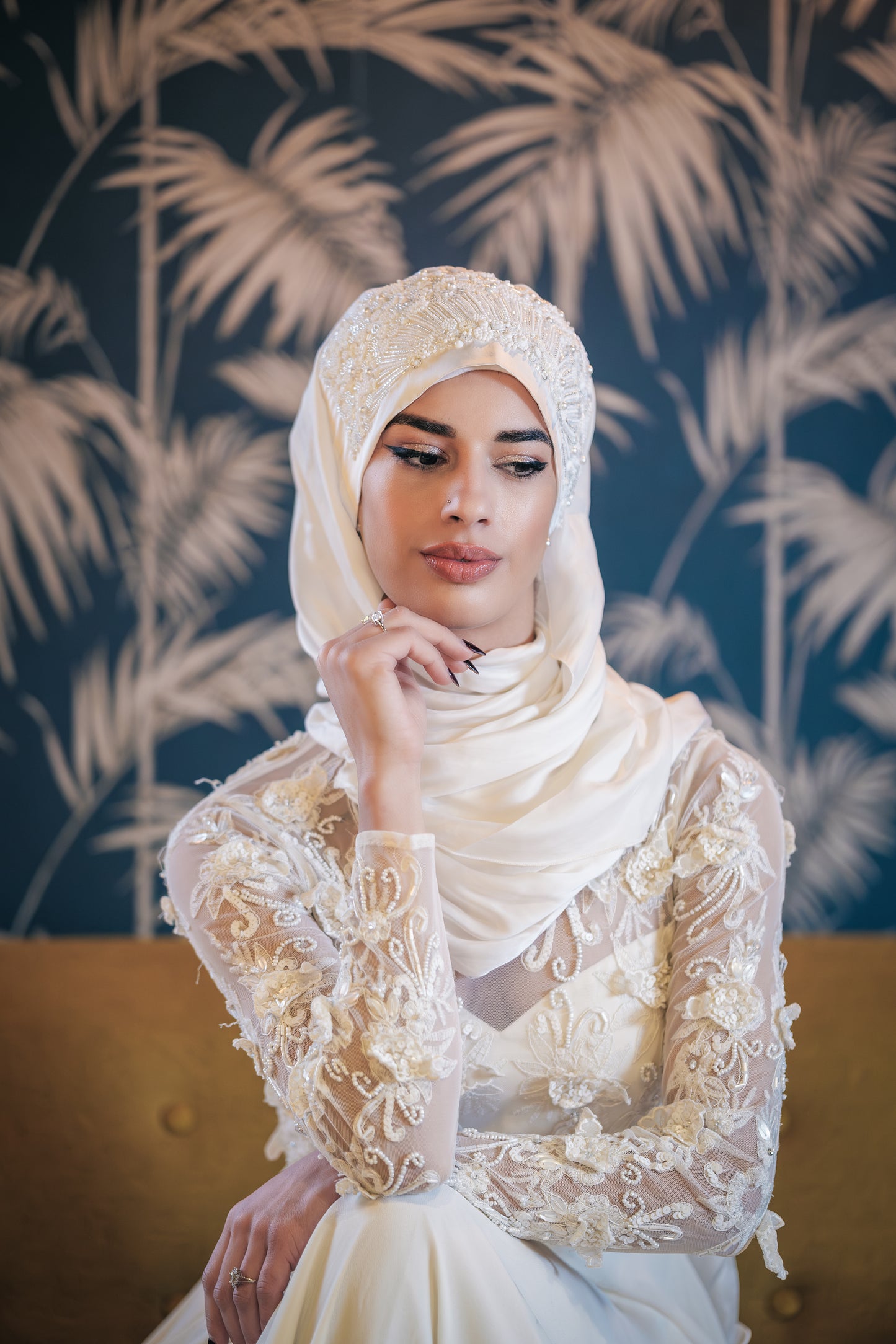 Le Polyvalent Brodé – Foulard Mariée Élégant et Raffiné