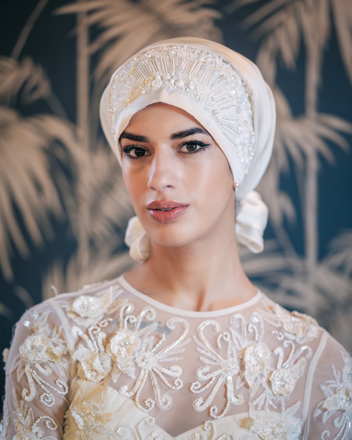 Le Polyvalent Brodé – Foulard Mariée Élégant et Raffiné